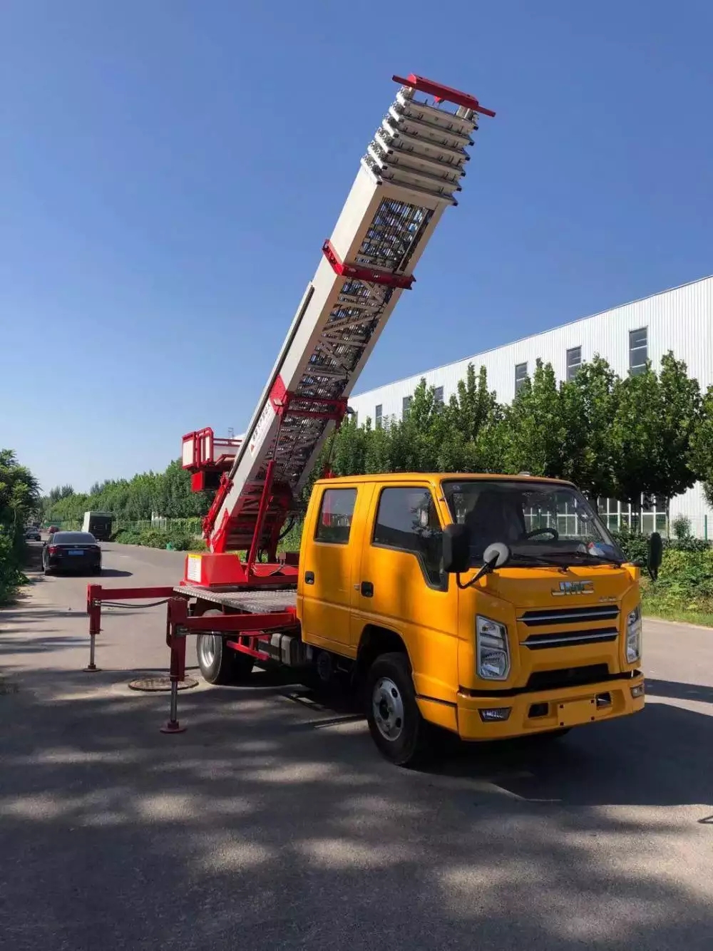 新竹镇附近的云梯车出租服务：轻松解决高空作业需求