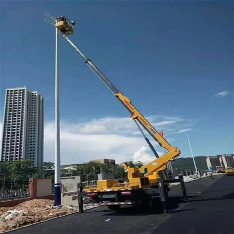 新竹镇维修路灯的曲臂升降车出租