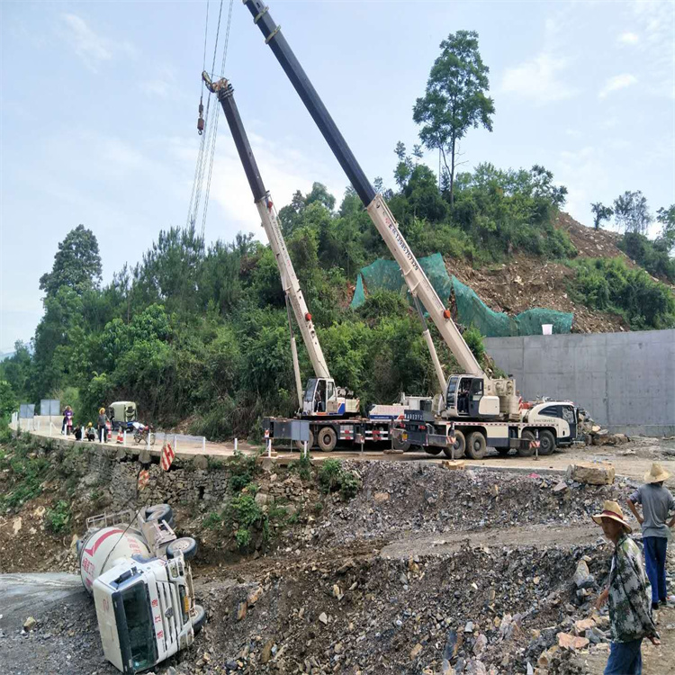 新竹镇汽车掉沟里叫吊车救援要多少钱